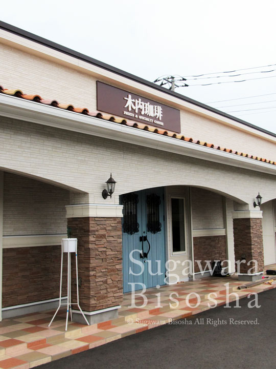 パンケーキとコーヒーを堪能できるカフェ様の壁面看板5